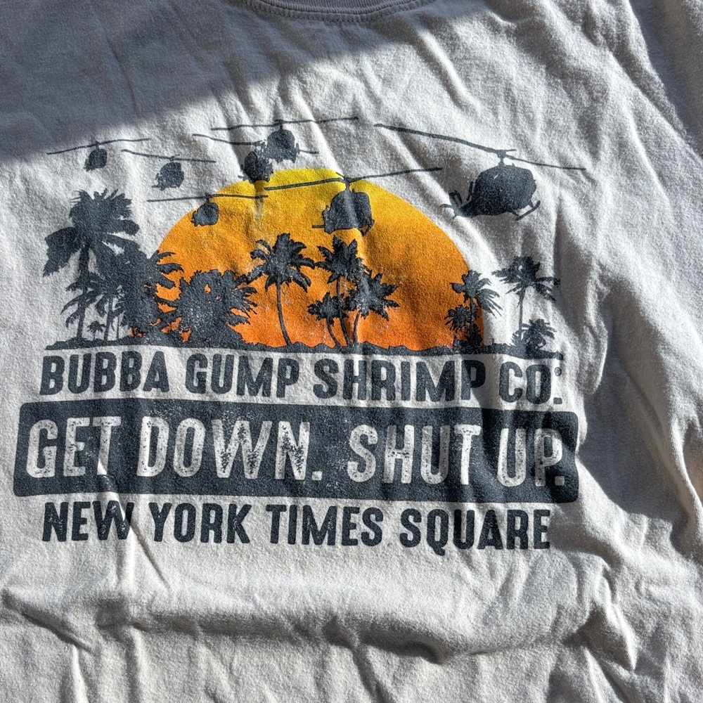 BUBBA GUMP SHRIMP CO Graphic Tee Medium